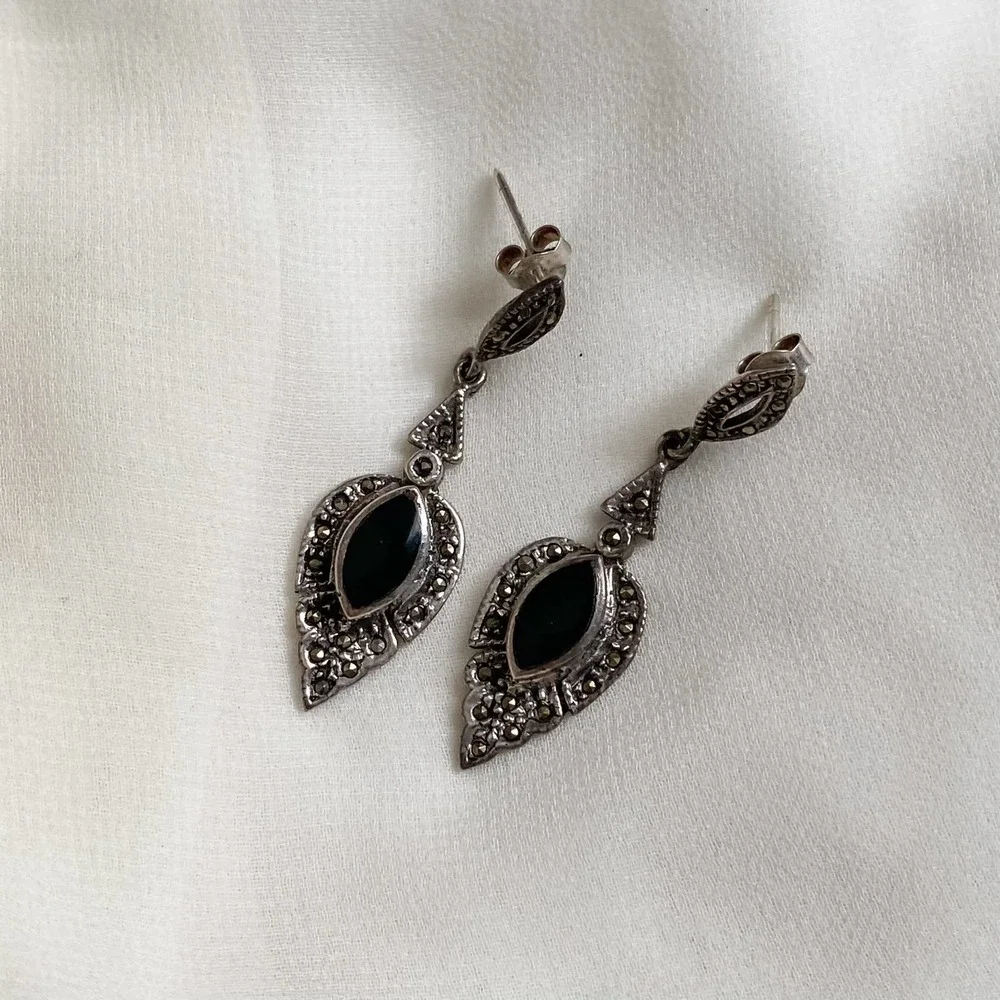 VTG Silver Black Almond Gunmetal Dangle Earrings